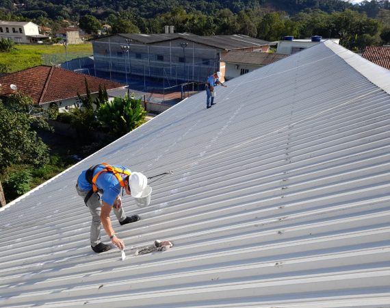 Coberturas Comerciais em Joinville: Valorizando o Espaço e Protegendo seu Negócio
